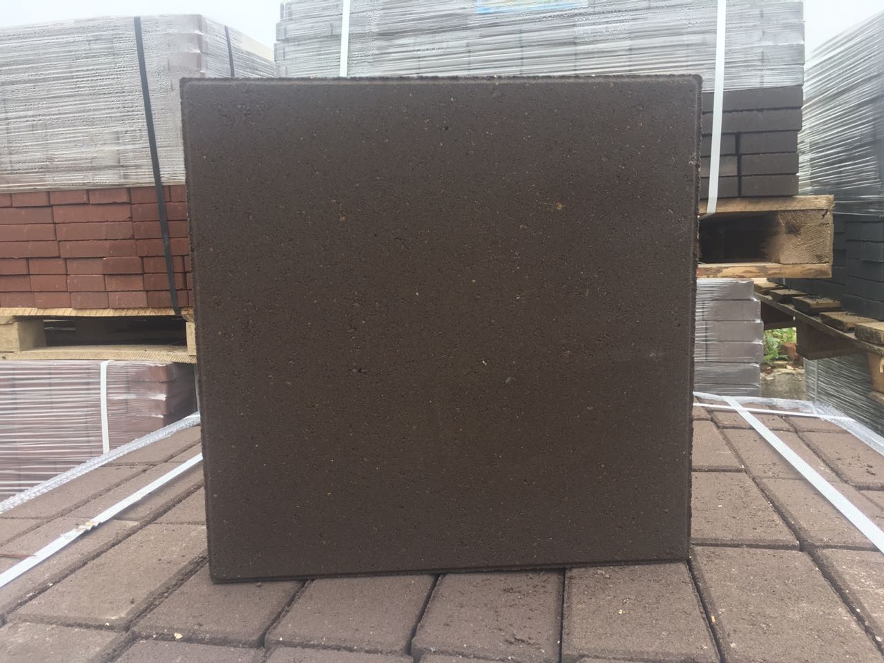 Брусчатка квадратная коричневая 390×390×70 М250